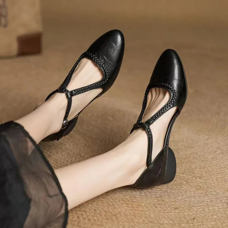 Sisu ™| Bevora T-Strap Sandalet