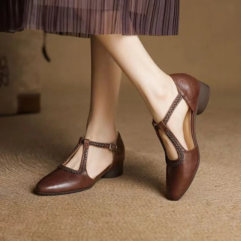 Sisu ™| Bevora T-Strap Sandalet